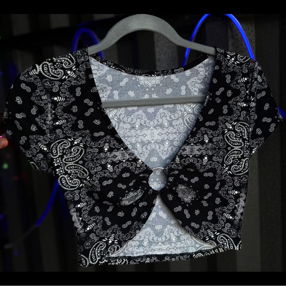 Front Ring Crop Top
